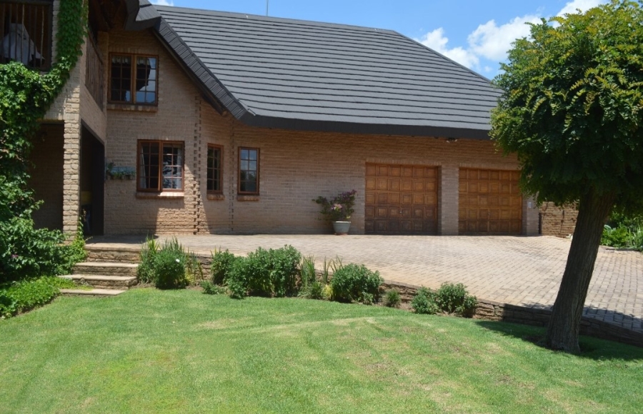 5 Bedroom Property for Sale in Wilkoppies North West